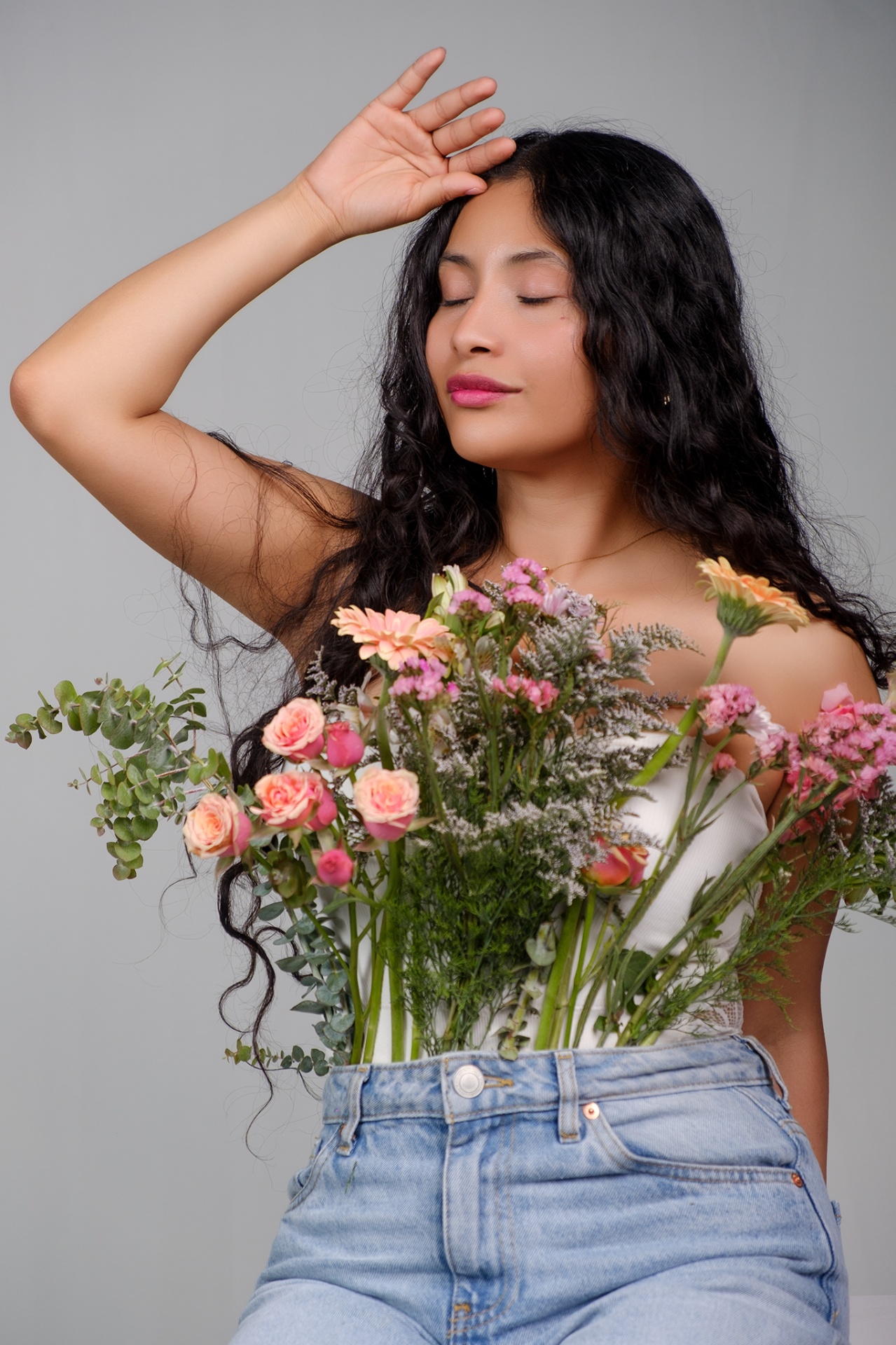 Retrato editorial de IRISSON ESTUDIO en Tuxtepec — ramo floral silvestre
