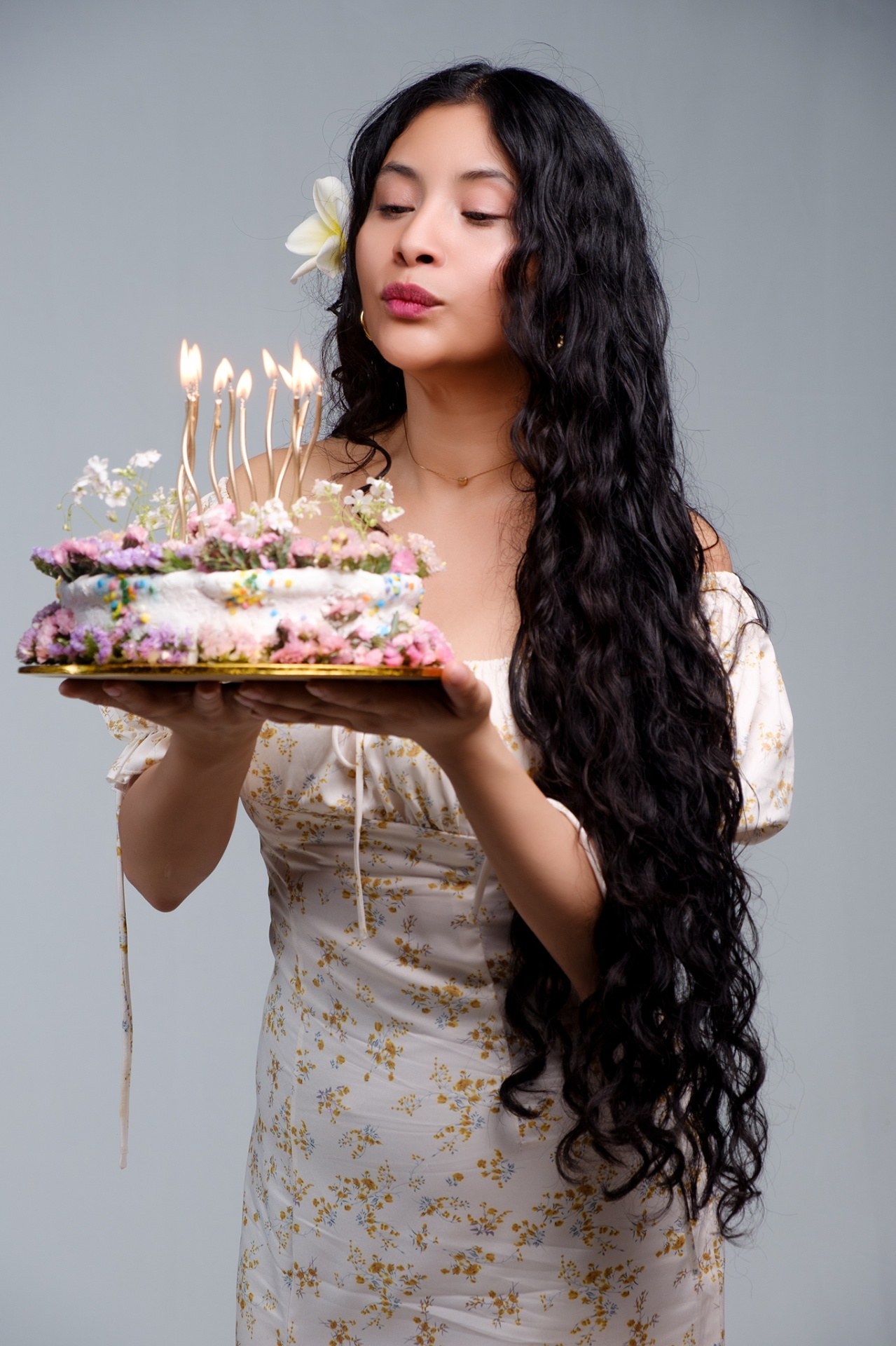 Retrato de estudio de IRISSON ESTUDIO en Tuxtepec — pastel floral con velas